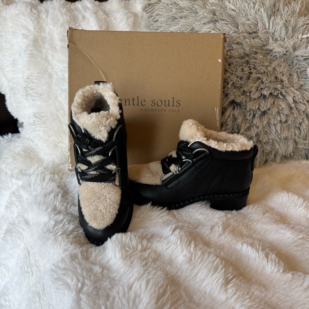 NIB Kenneth Cole Gentle Souls Black Boots